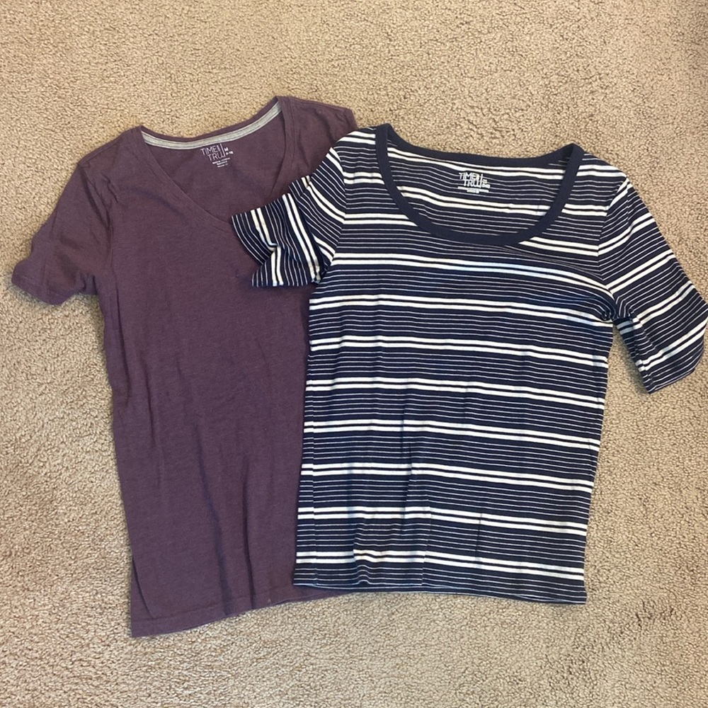 ☀️Lot of two women’s tees.